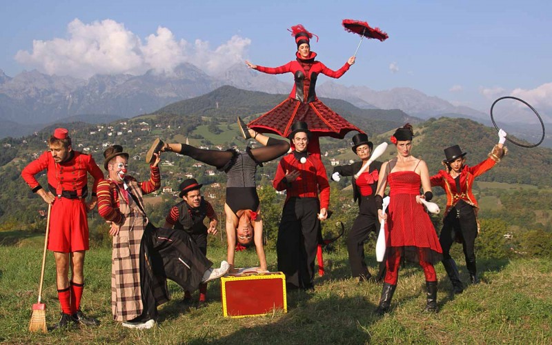 troupe de theatre compagnie cirque autour